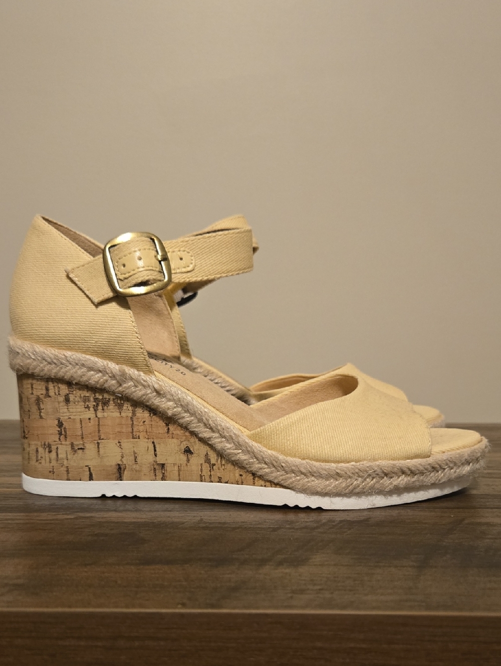LifeStride Go For It Women's Wedge Sandals - Pale Yellow 7W NWOT Life Stride - Picture 6 of 7